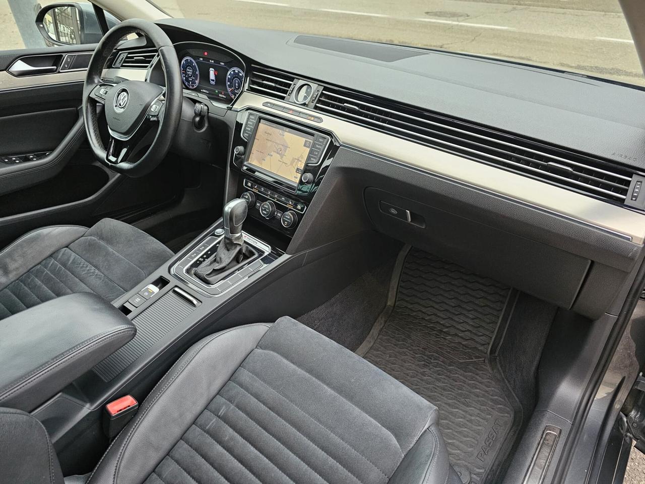 Volkswagen Passat Variant 2.0 TDI 190cv 4Motion*DSG*Navi*Tetto*Bi-Xeno*Cockpit*Euro6*