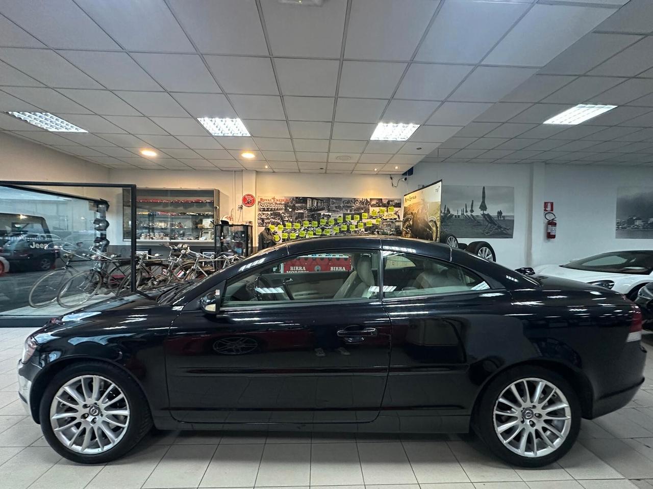 Volvo C70 2.4 D5 20V aut. Momentum TENUTA BENISSIMO