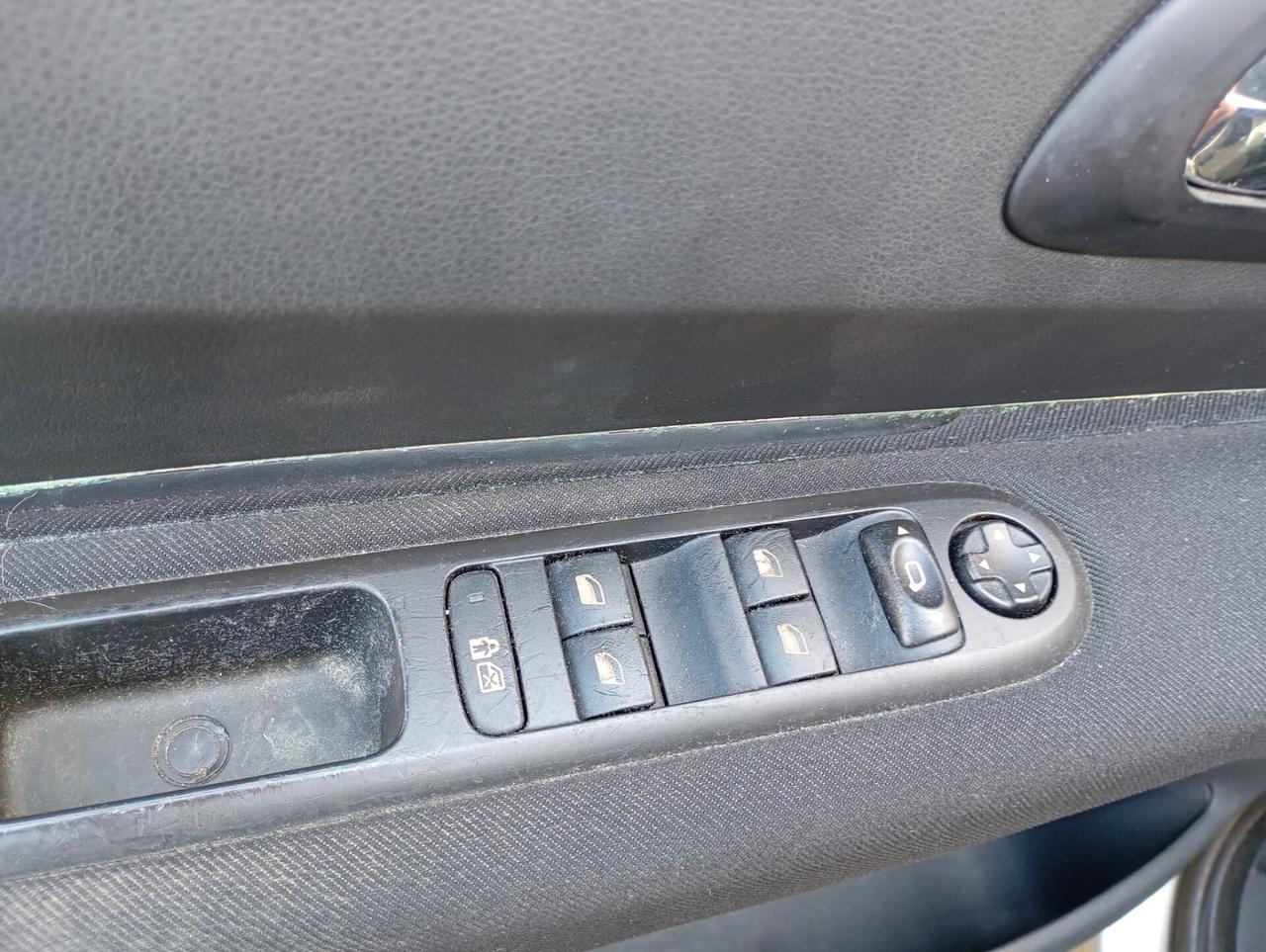 Peugeot 3008 1.6 HDi 8V Active-2011