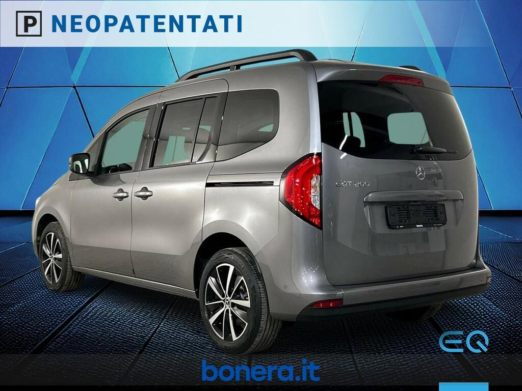 Mercedes EQT 200