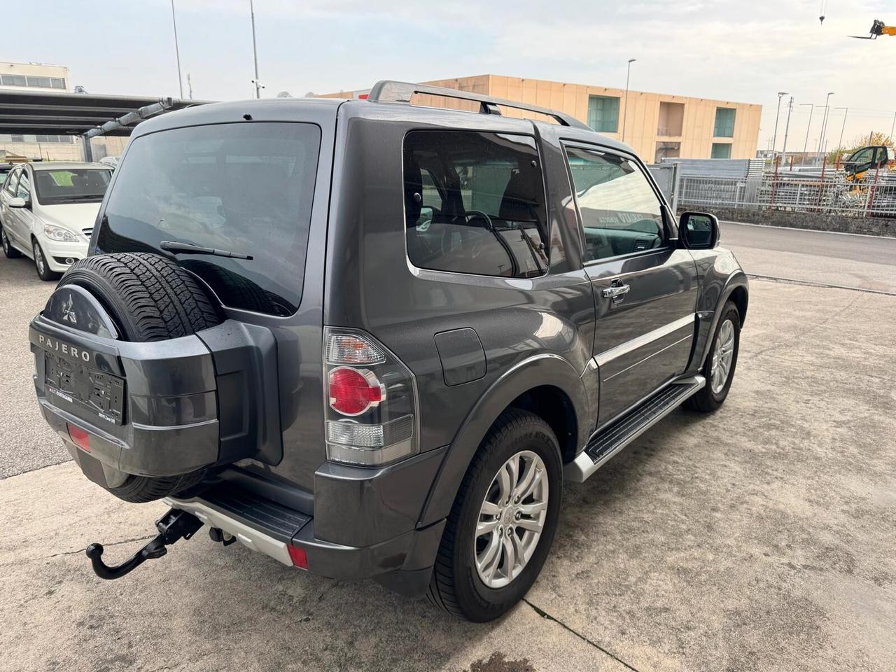 Mitsubishi Pajero 3.2 DI-D 16V aut. 3p. Intense DPF