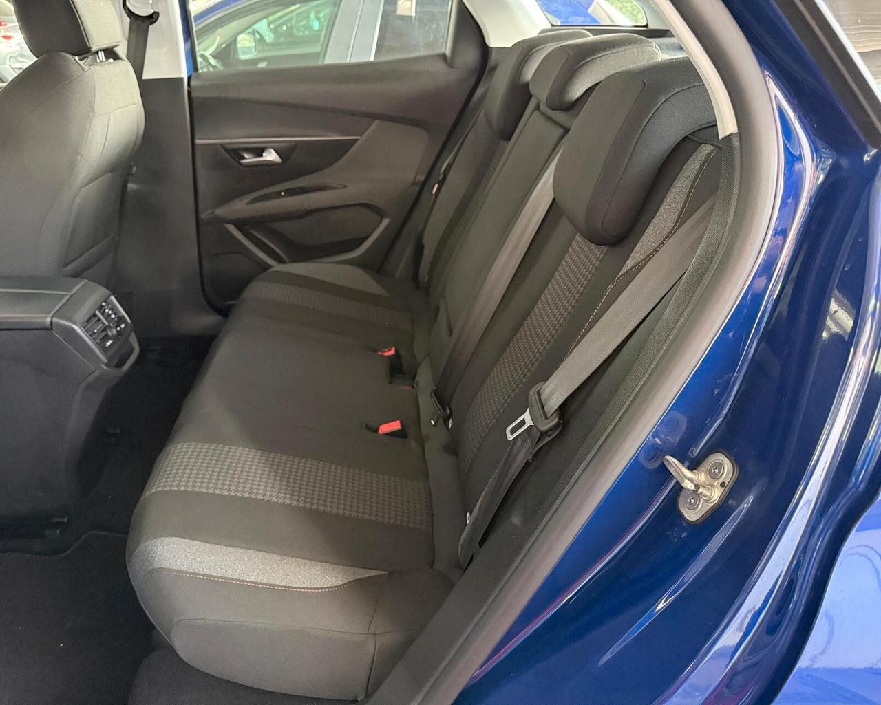 Peugeot 3008 BlueHDi 130 S&S Business