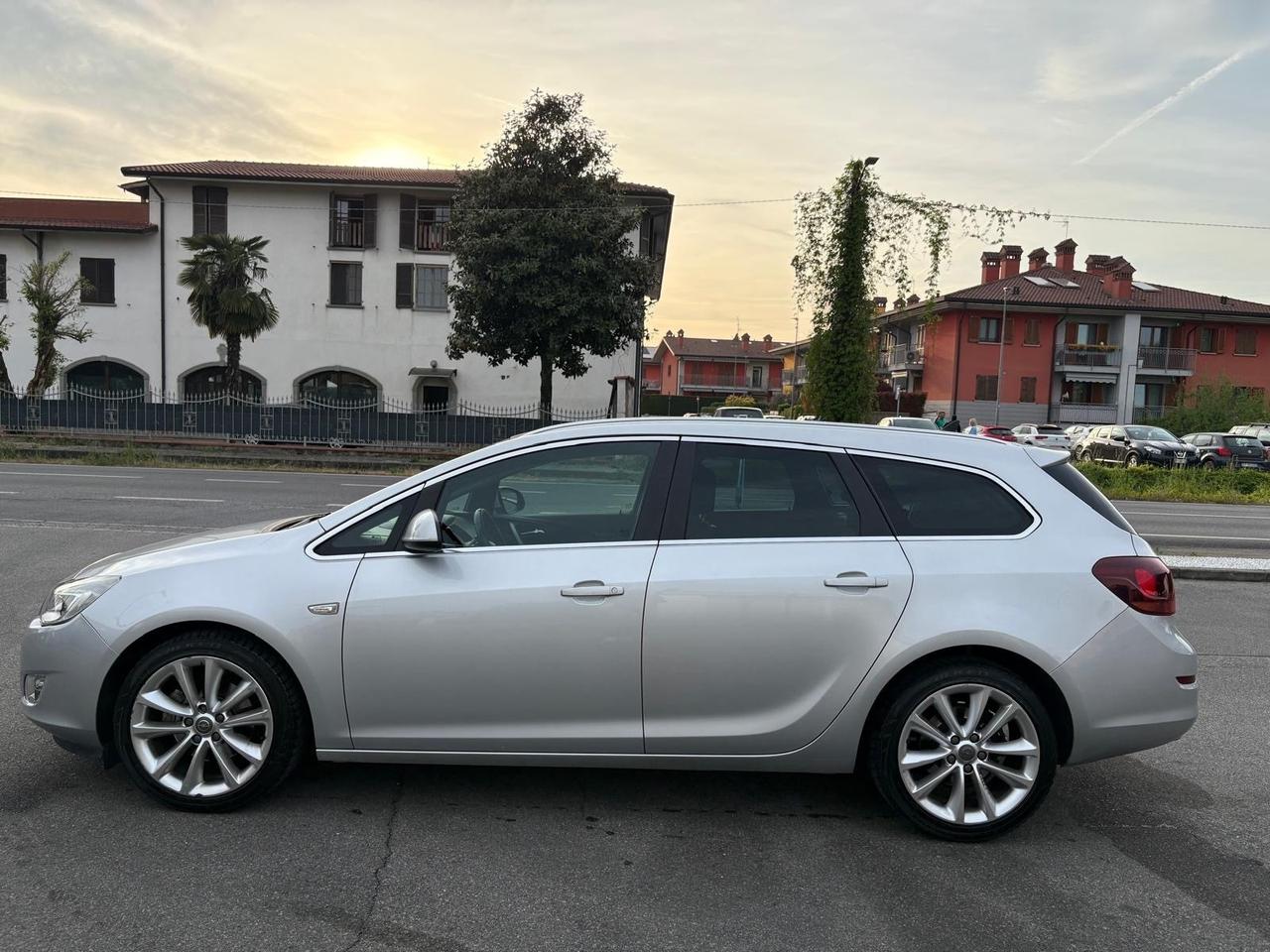 Opel Astra 2.0 CDTI 165CV Sports Tourer Cosmo