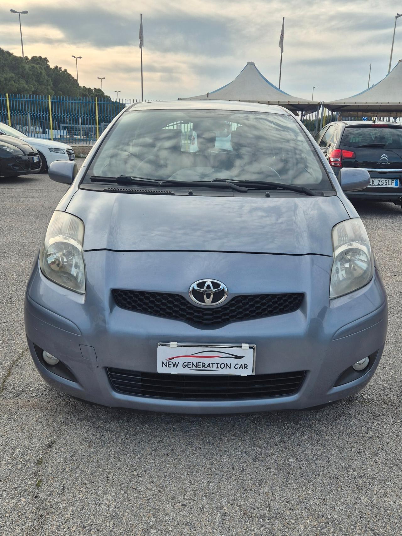 Toyota Yaris 1.0 5.p luxury pack