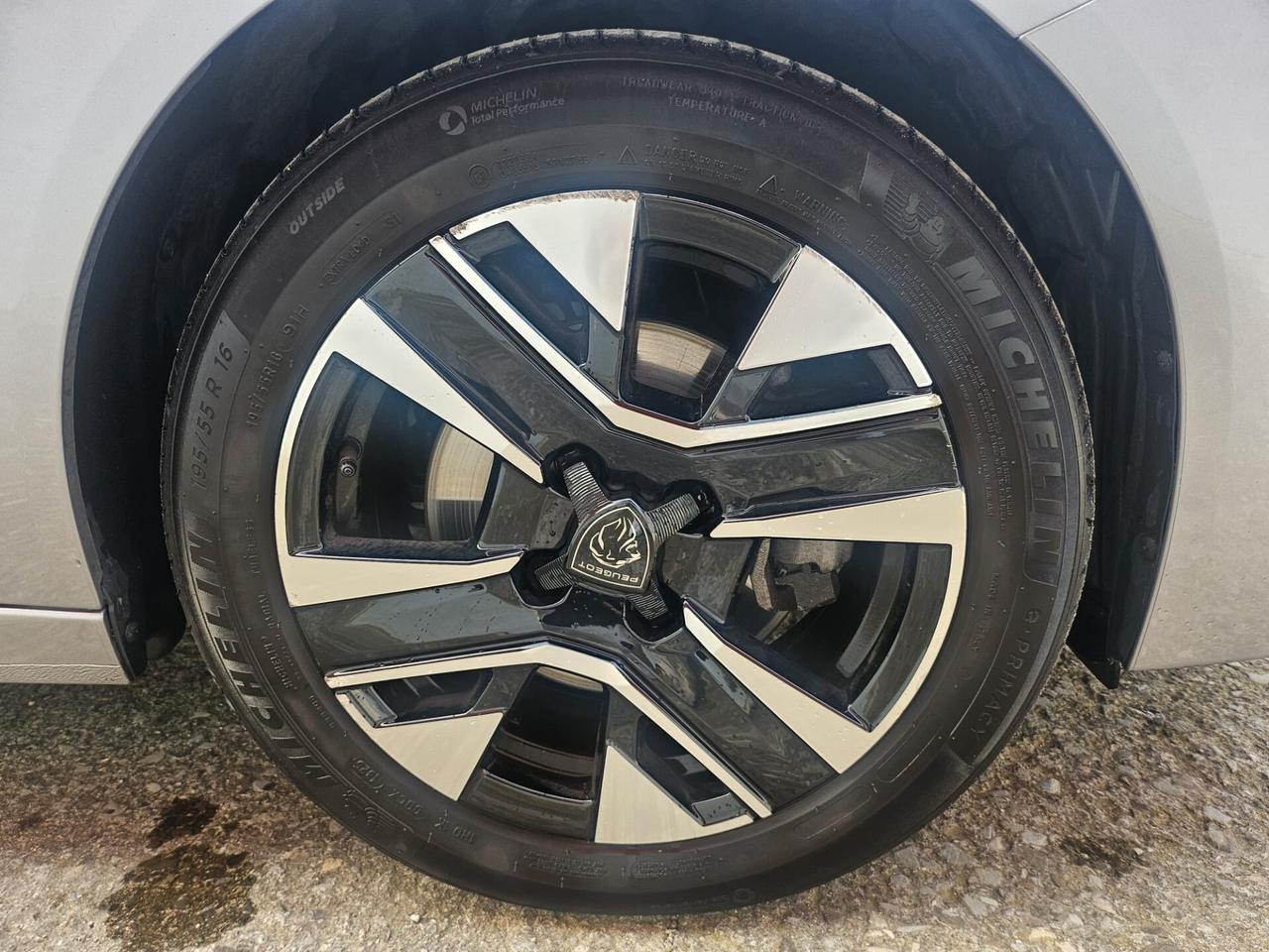 Peugeot 208 PureTech 100 Stop&Start 5 porte Allure