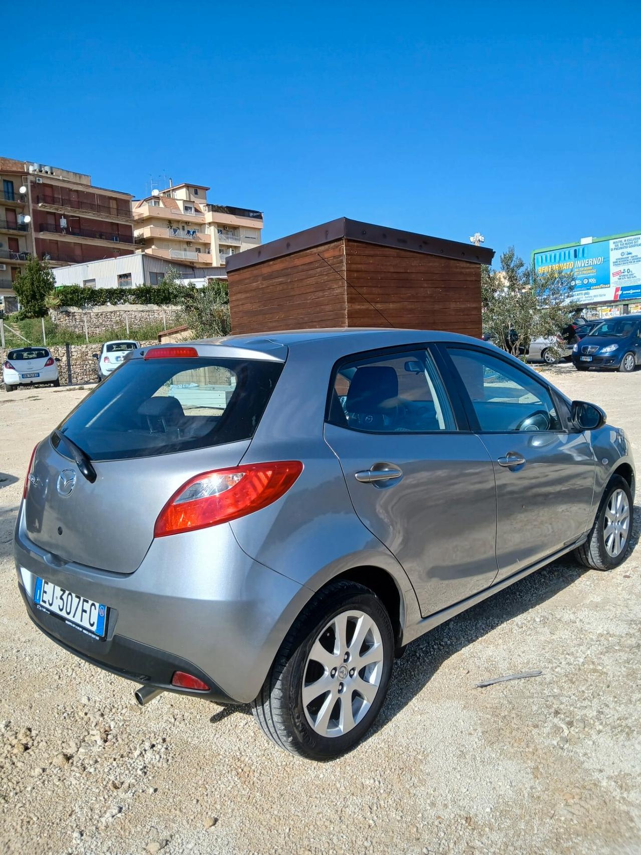 Mazda 2