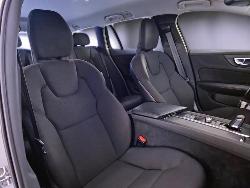 VOLVO V60 B4 D autom. Momentum Business WAGON