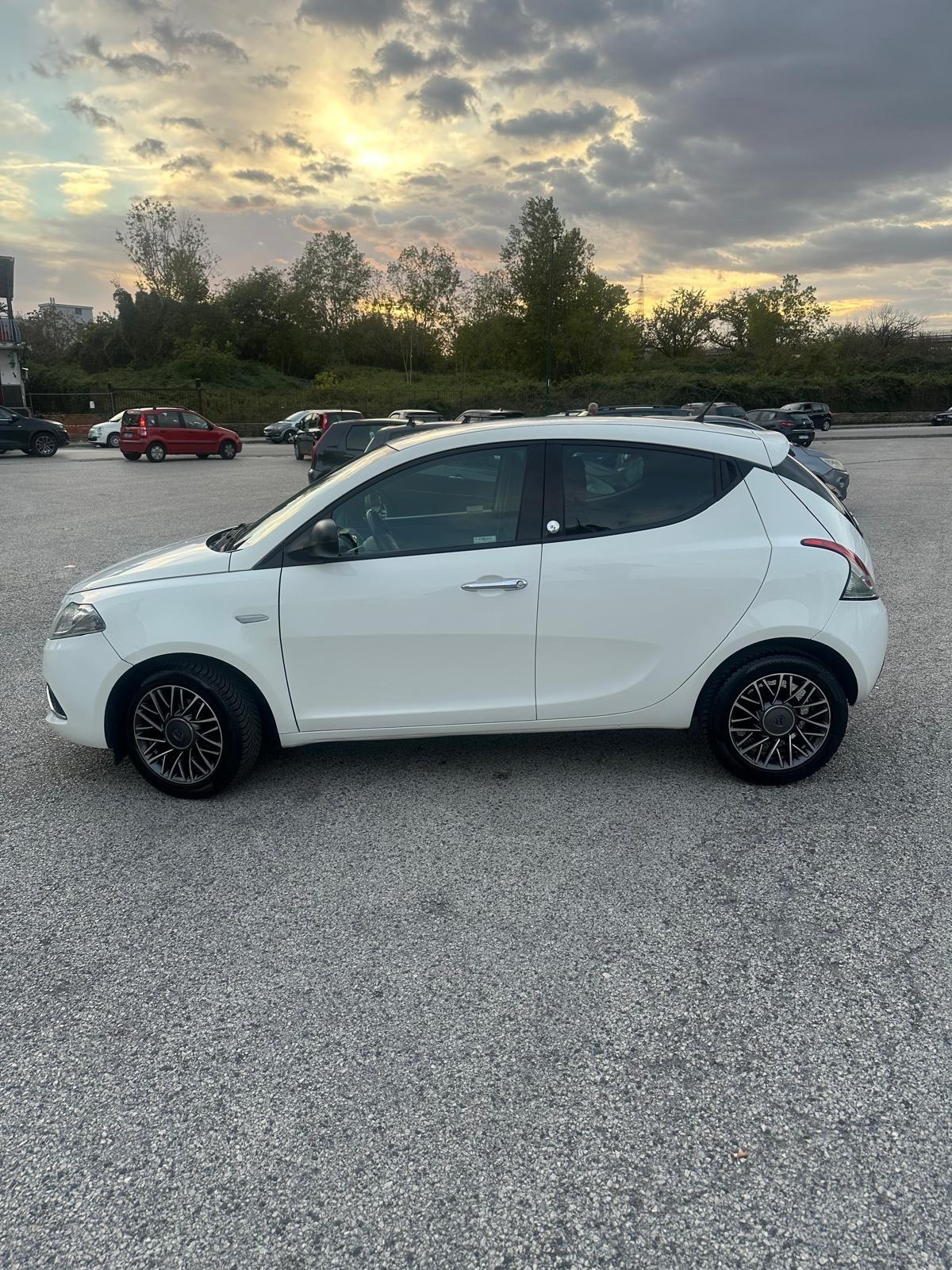 Lancia Ypsilon 1.2 69 CV 5 porte GPL Ecochic Gold