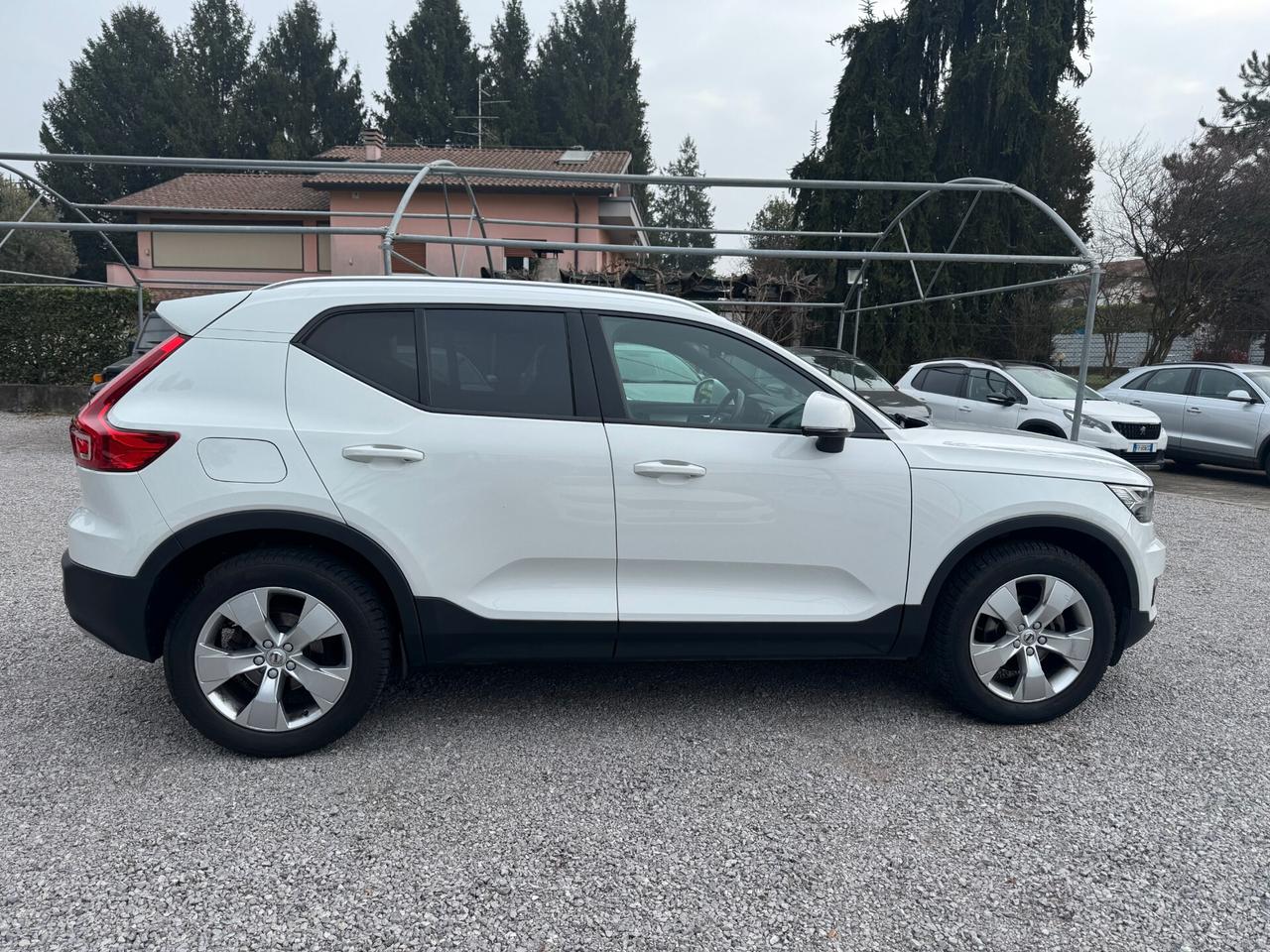 Volvo XC40 T2 Geartronic Momentum Pro