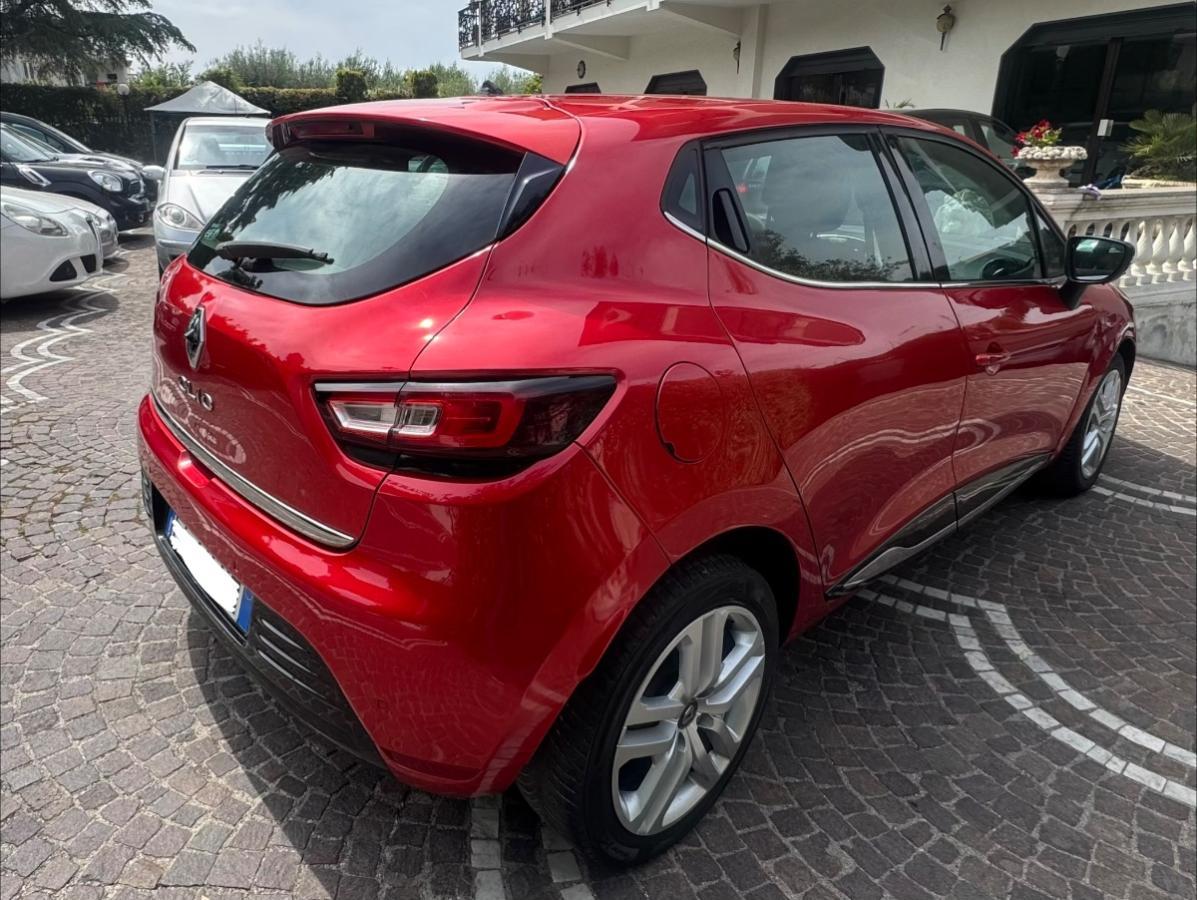 RENAULT Clio TCe 12V 90CV GPL 5p. Moschino Int.