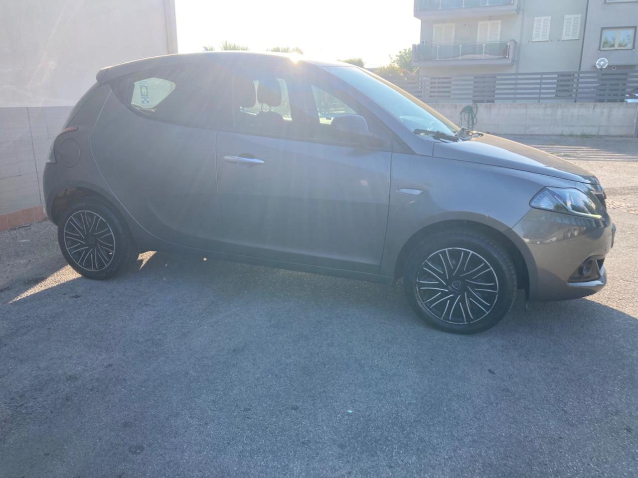 Lancia Ypsilon 1.0 FireFly 5 porte S&S Hybrid Gold