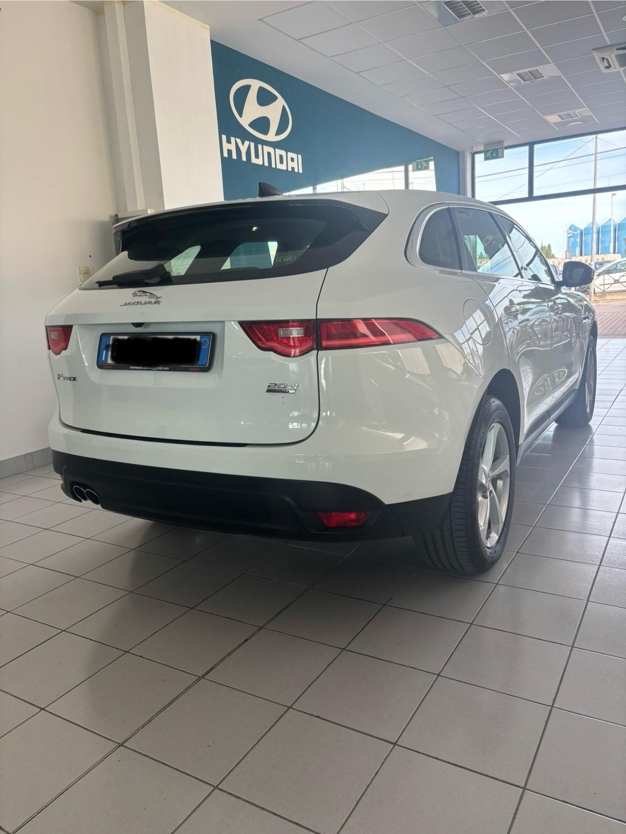 Jaguar F-Pace 2.0 D 180 CV AWD aut. Chequered Flag