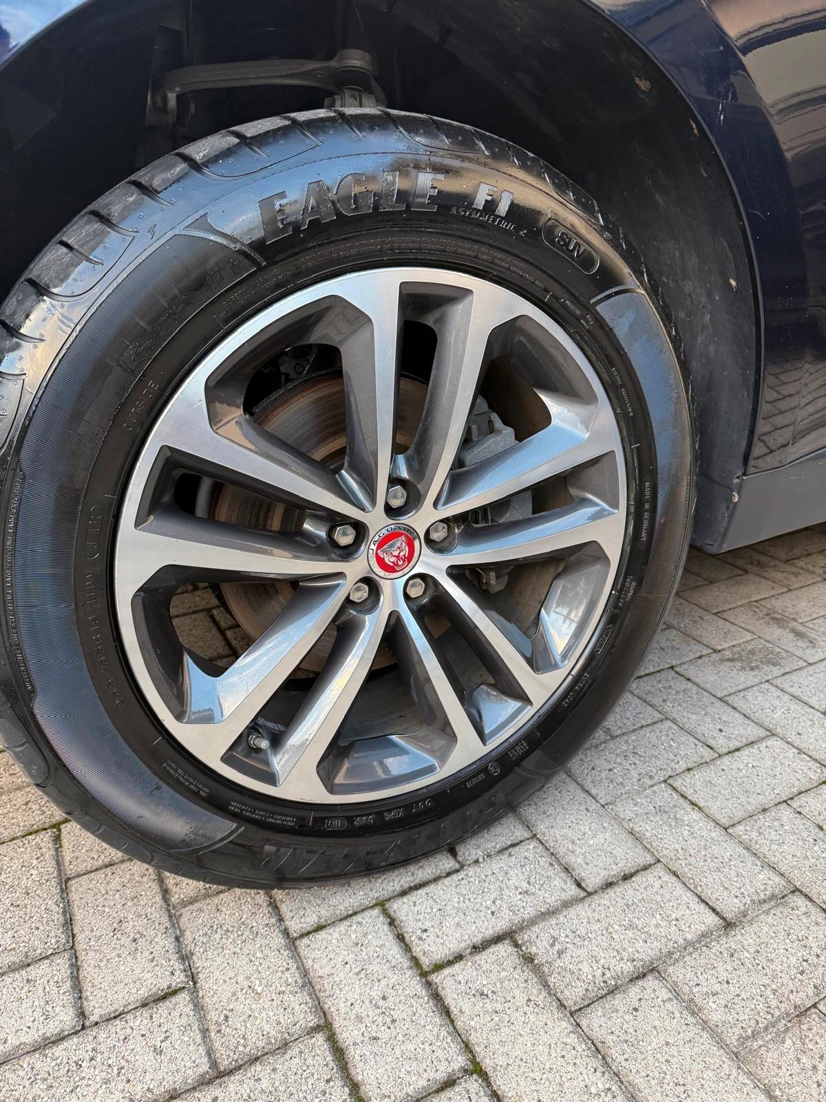 Jaguar F-Pace 2.0 180 CV AWD-4X4