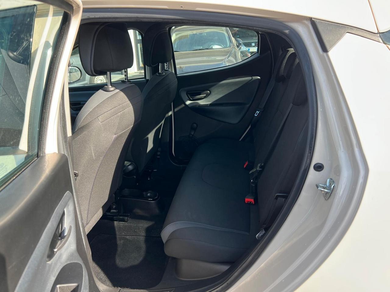 Lancia Ypsilon 2015 1.2 8v Platinum 69cv E6*ok neopatentati*