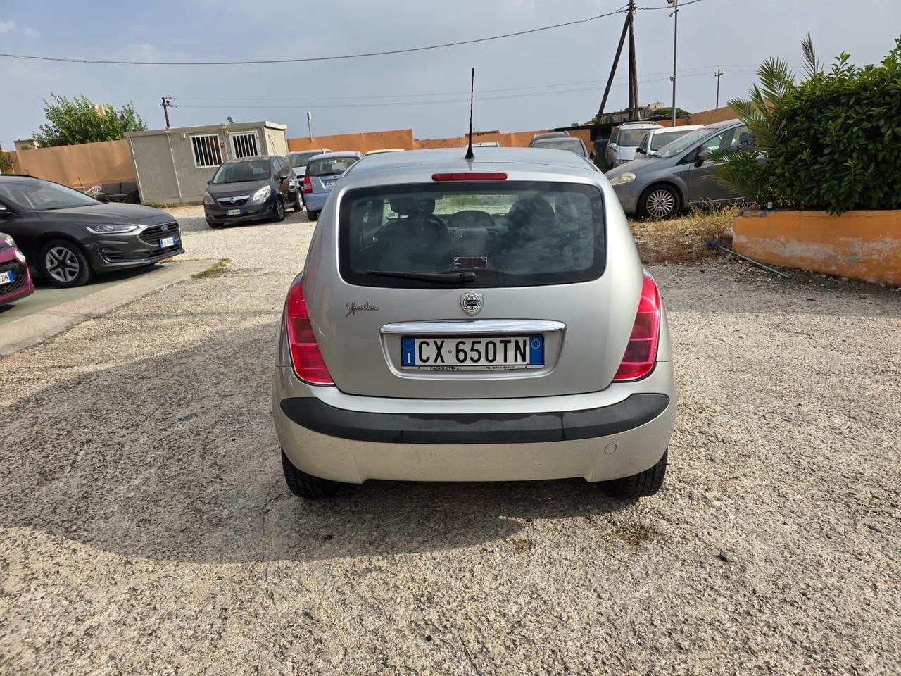 Lancia Ypsilon 1.2 16V Oro