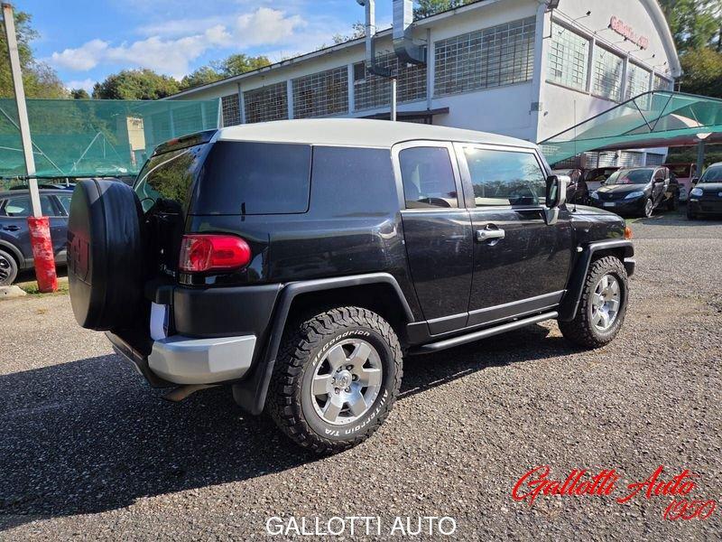 Toyota FJ Cruiser 4.0 benzina 239CV 2WD