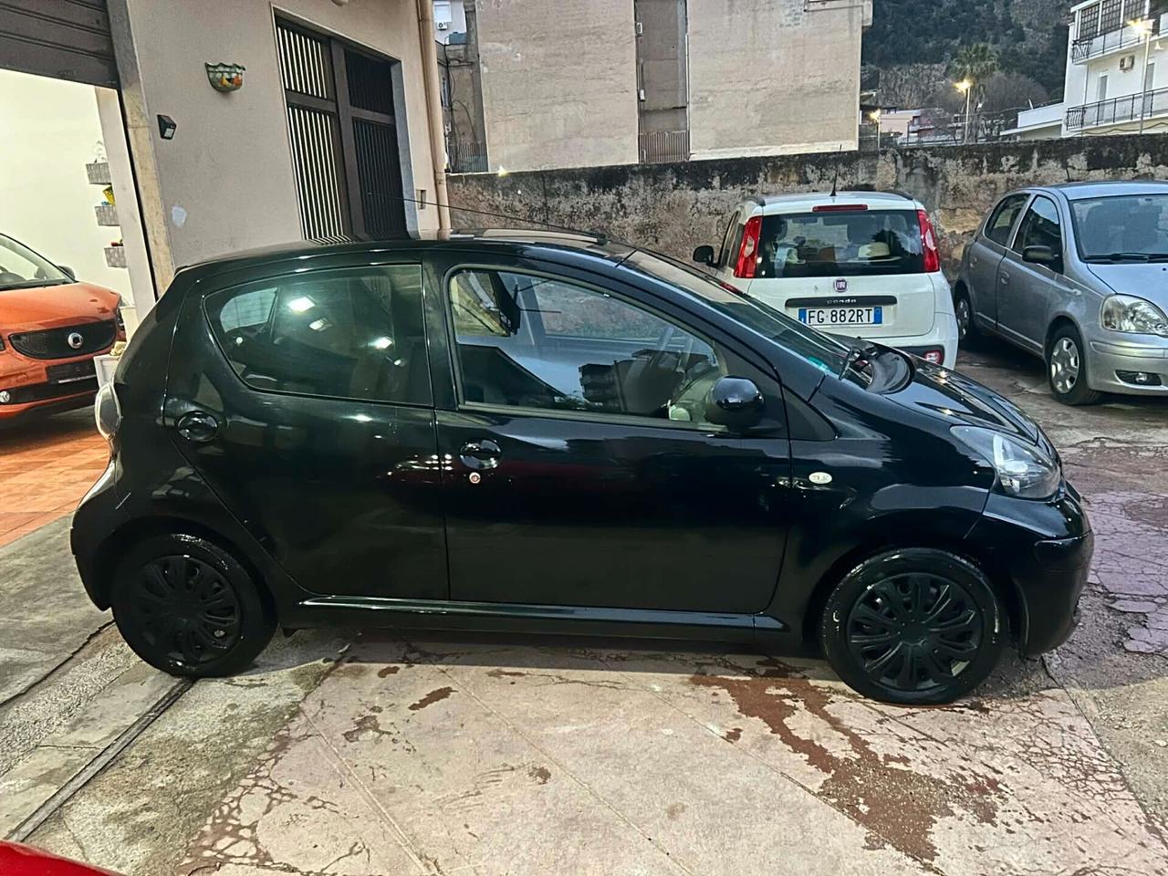TOYOTA AYGO 1.0 68CV 2012 EURO 5 TOTAL BLACK
