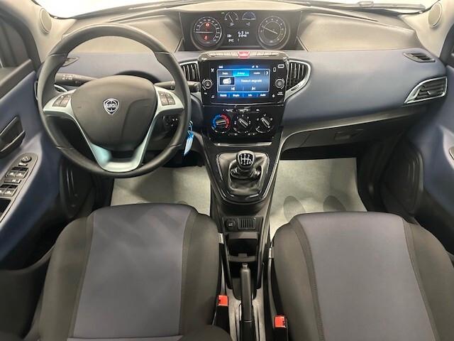 Lancia Ypsilon 1.0 FireFly 5 porte S&S Hybrid Silver
