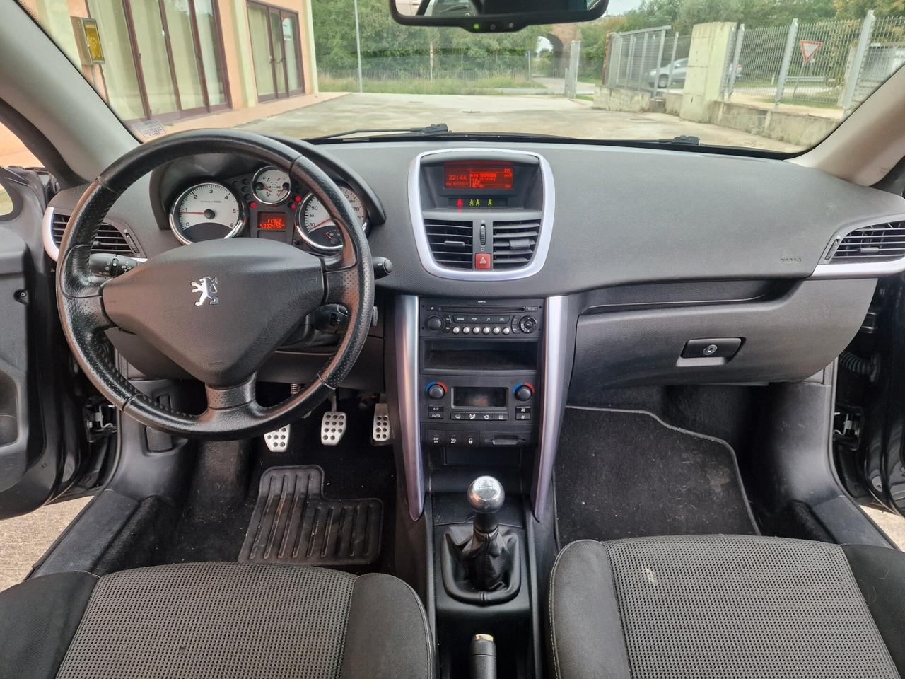 Peugeot 207 1.6 HDi 110CV CC Féline