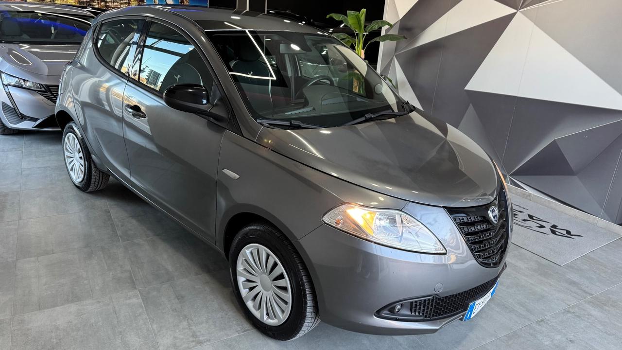 Lancia Ypsilon 0.9 TwinAir 85 CV 5 porte Metano Ecochic Elle