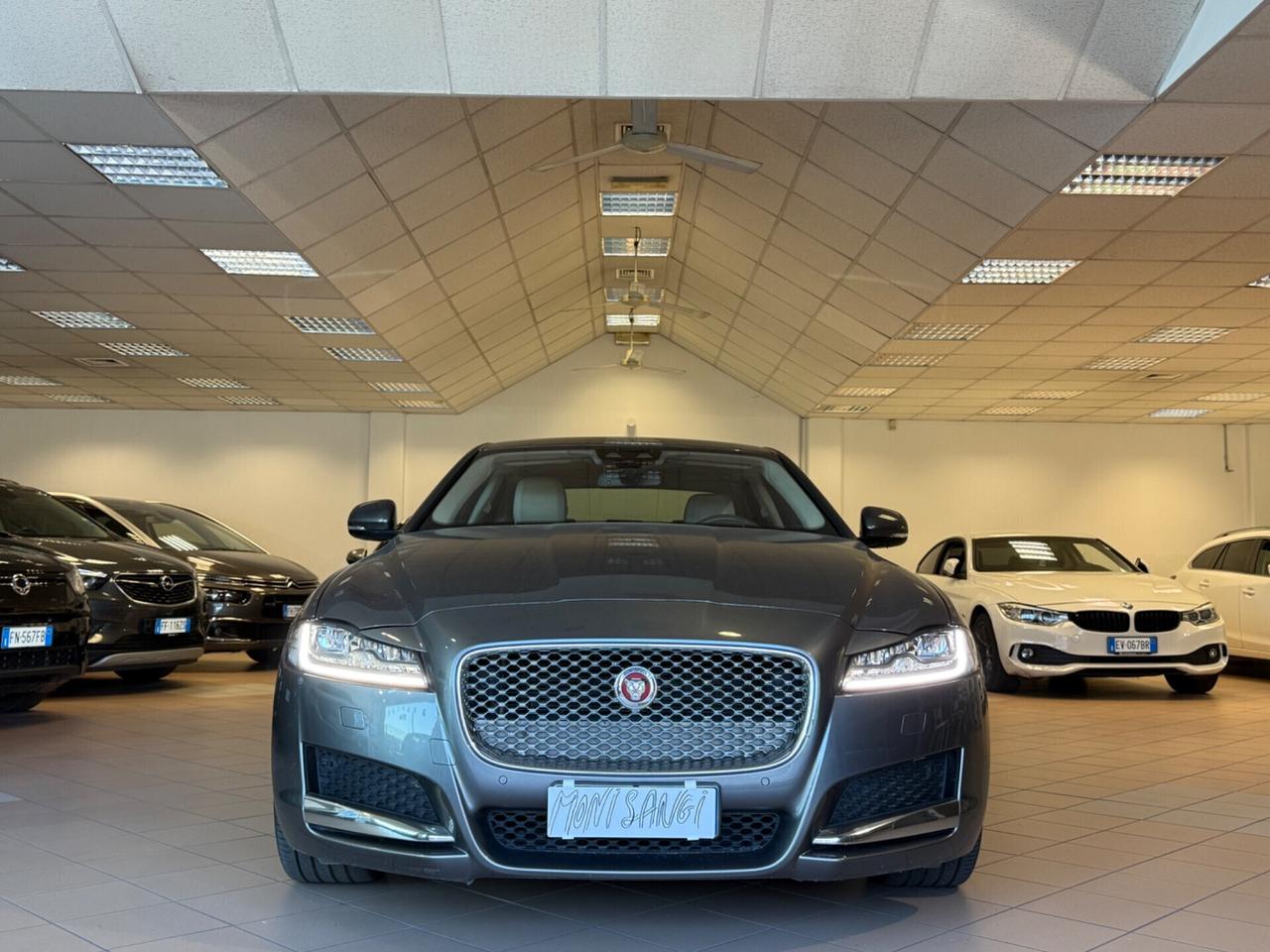 Jaguar XF 2.0 D 180CV 4X4 automatica Pure Business