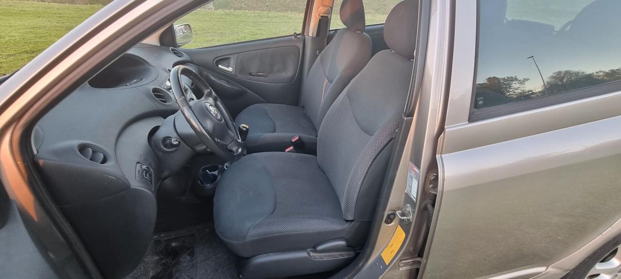 Toyota Yaris 1.3 benzina