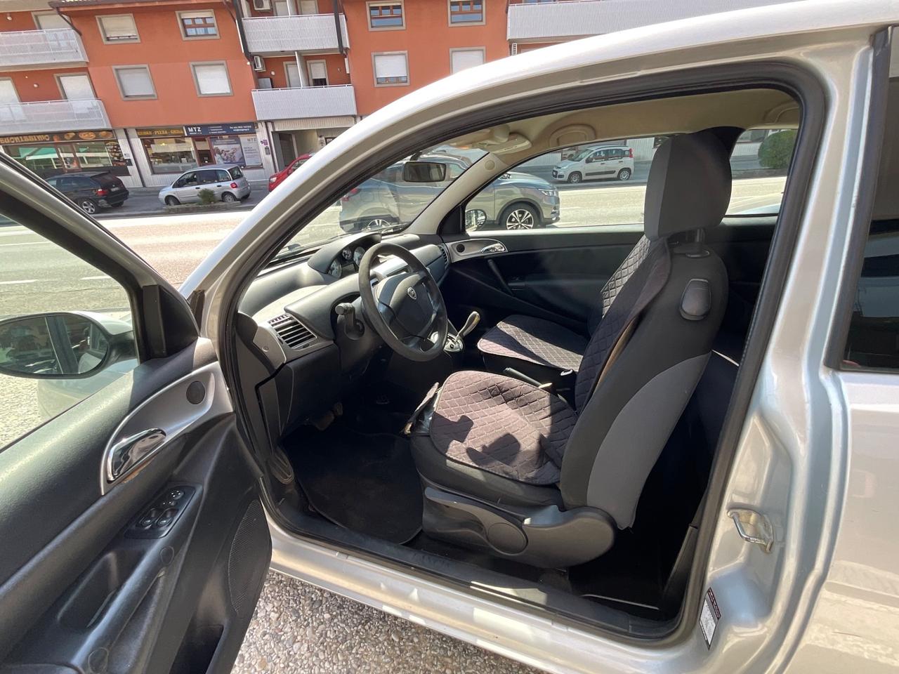 Lancia Ypsilon 1.3 MJT 75 CV Argento