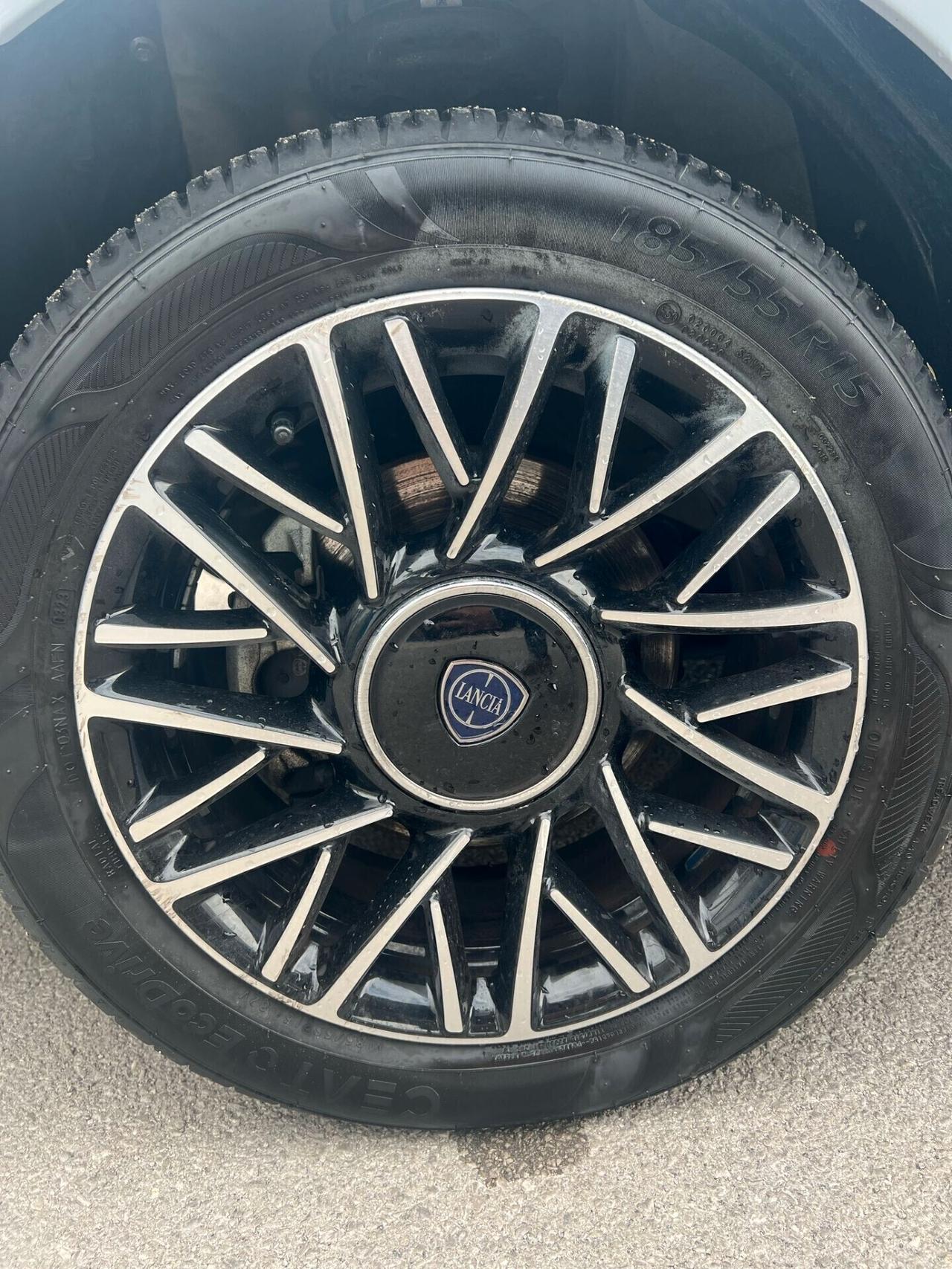 Lancia Ypsilon 1.2 69 CV 5 porte S&S Platinum