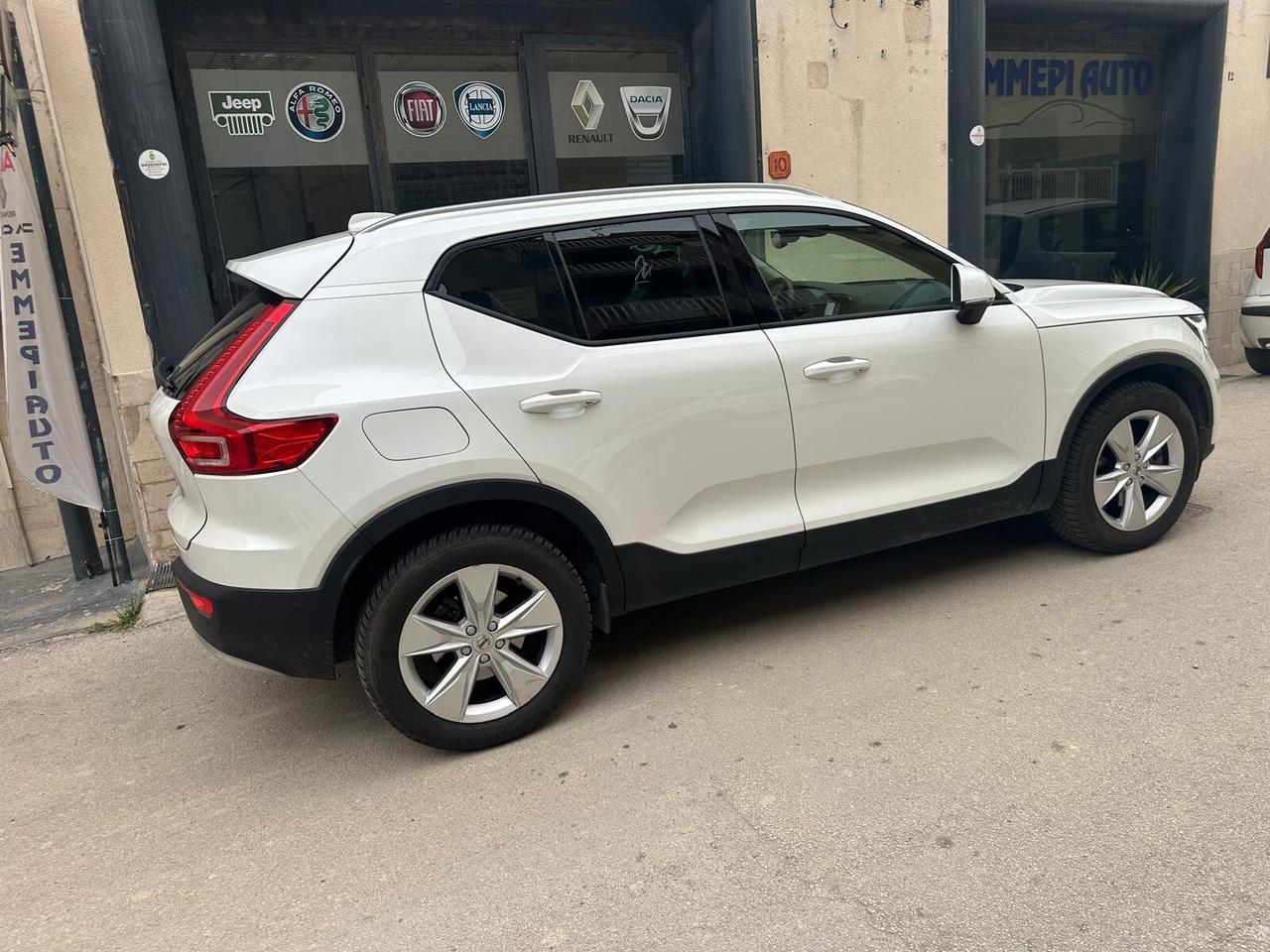 Volvo XC40 B4 2.0Mild Hybrid Core Full Opt. N1 gancio traino