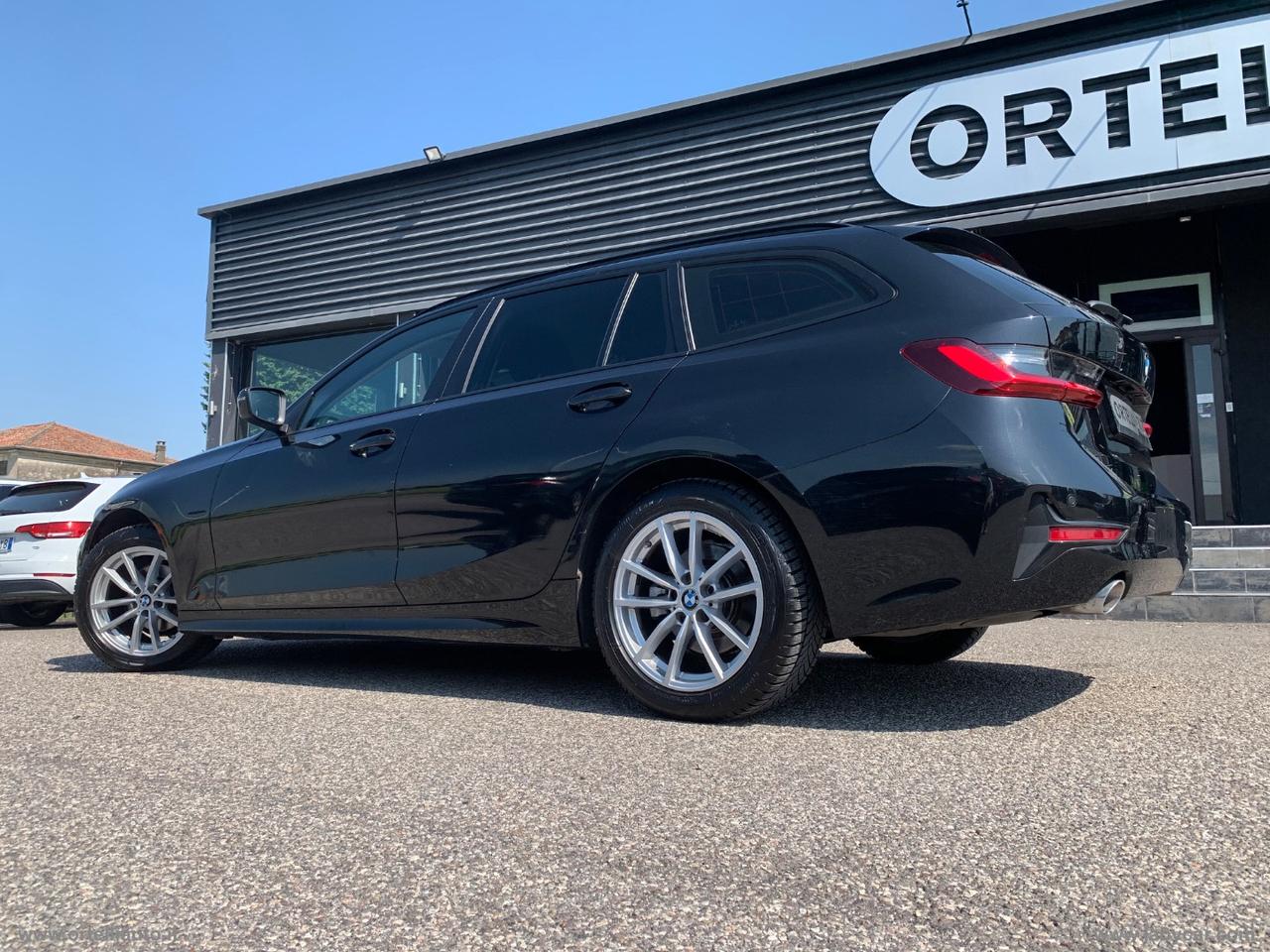 BMW 318d 48V Touring Business Advantage