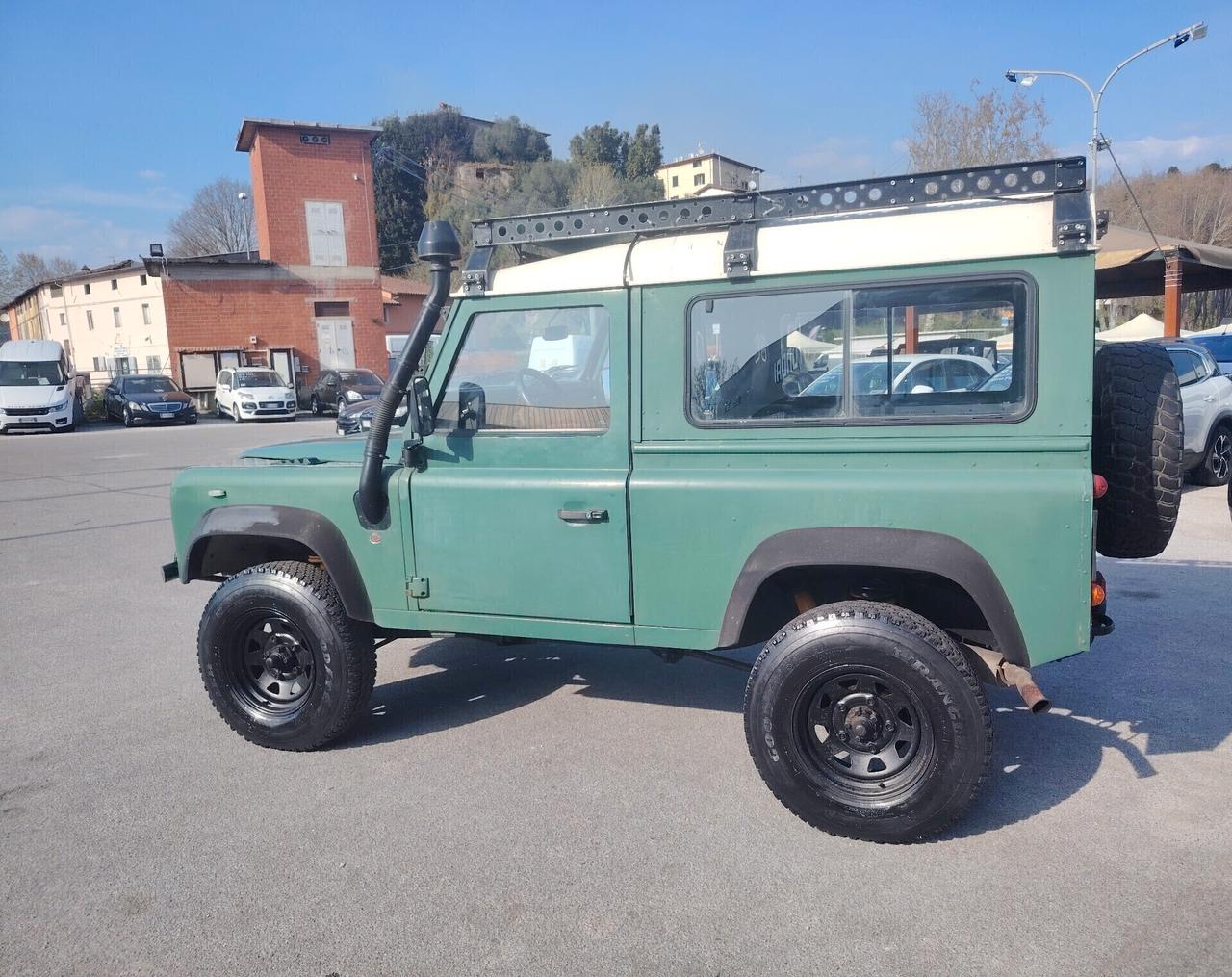 Land Rover Defender 9.0 2.5 Td5 -AUTOCARRO