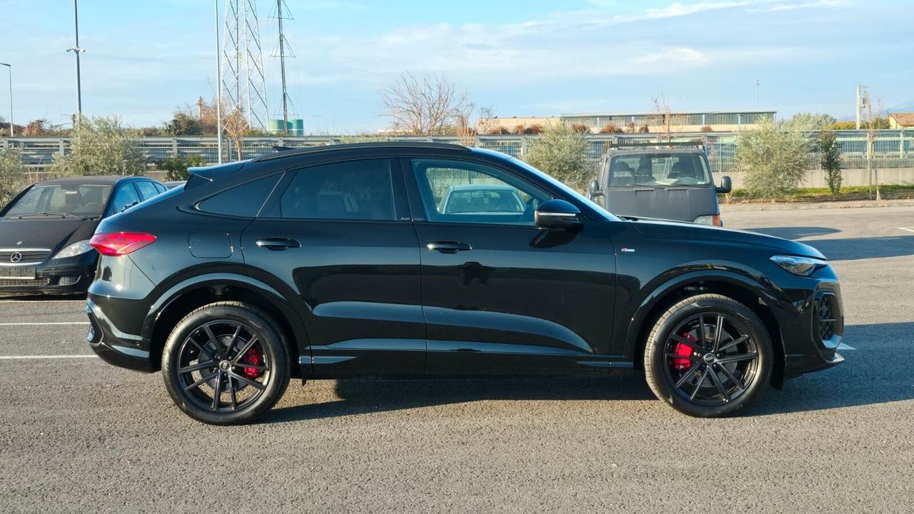 Audi Q5 SPB 2000 TD STRONIC SLINE NUOVA PRONTA CONSEGNA