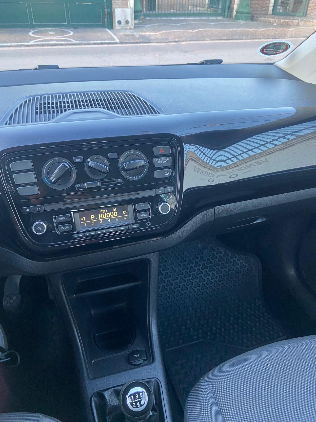 Volkswagen up! 1.0 3p. take