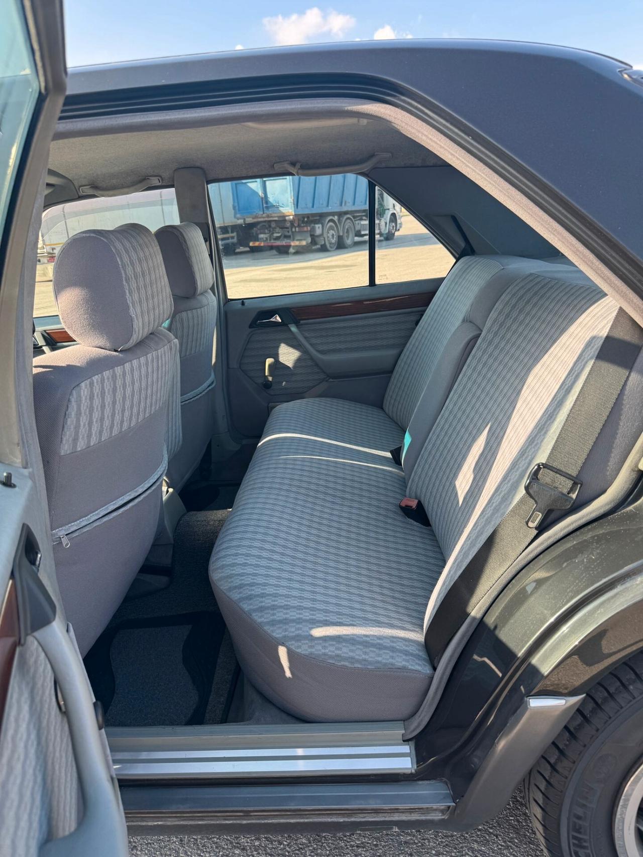 Mercedes-benz 200 D Targa oro 1990