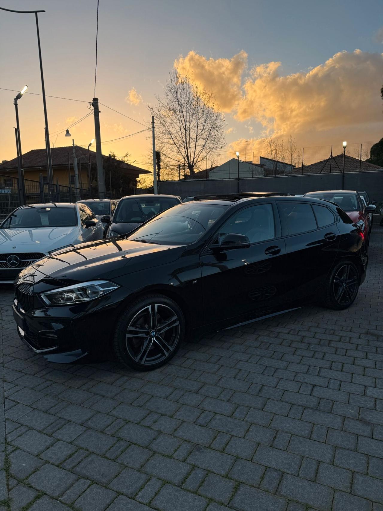 Bmw 118 118d 5p. Msport