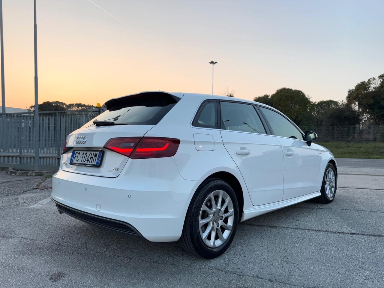 AUDI A3 Sportback 1.6 Tdi Admired S-LINE-Led Navi
