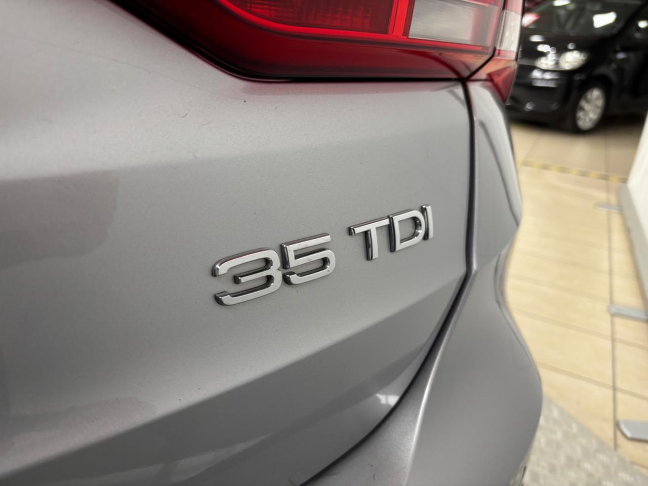 Audi Q3 35 TDI S tronic Business