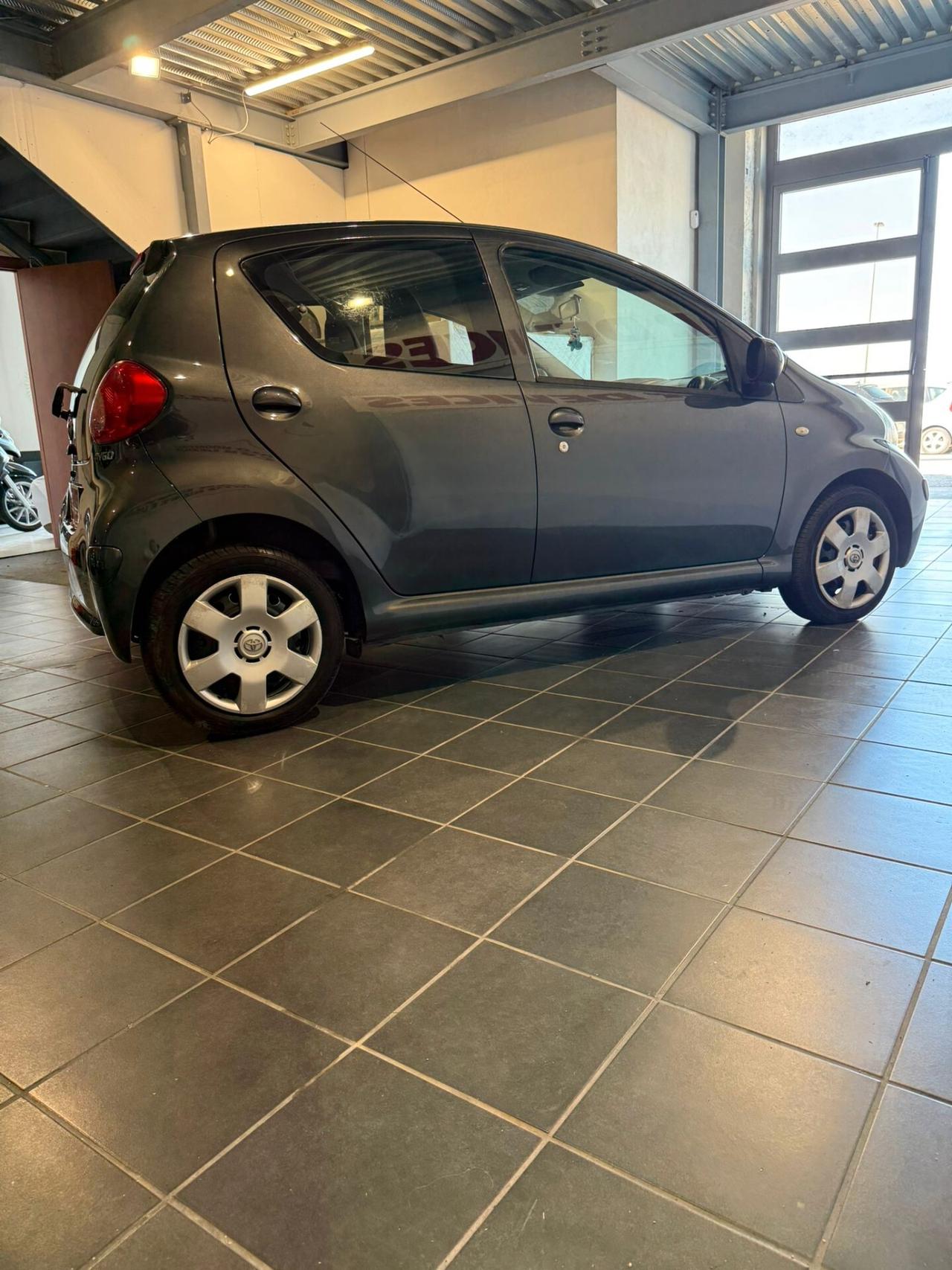 Toyota Aygo 70 mila km - NEOPATENTATI