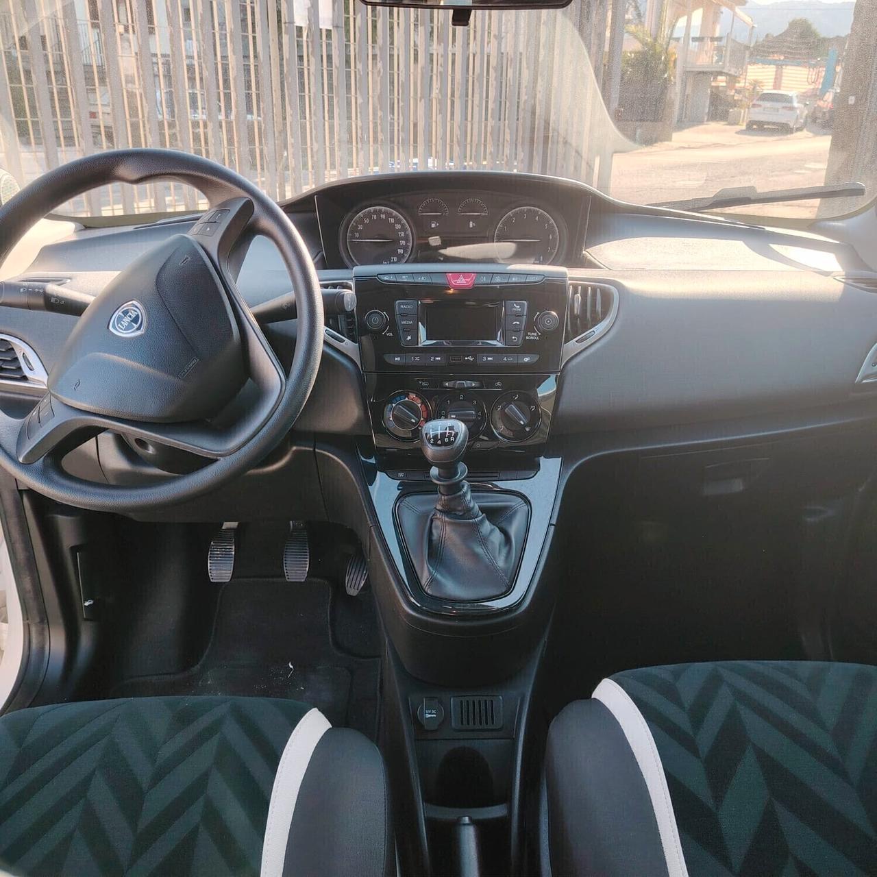Lancia Ypsilon 1.0 FireFly 5 porte S&S Hybrid Ecochic Silver