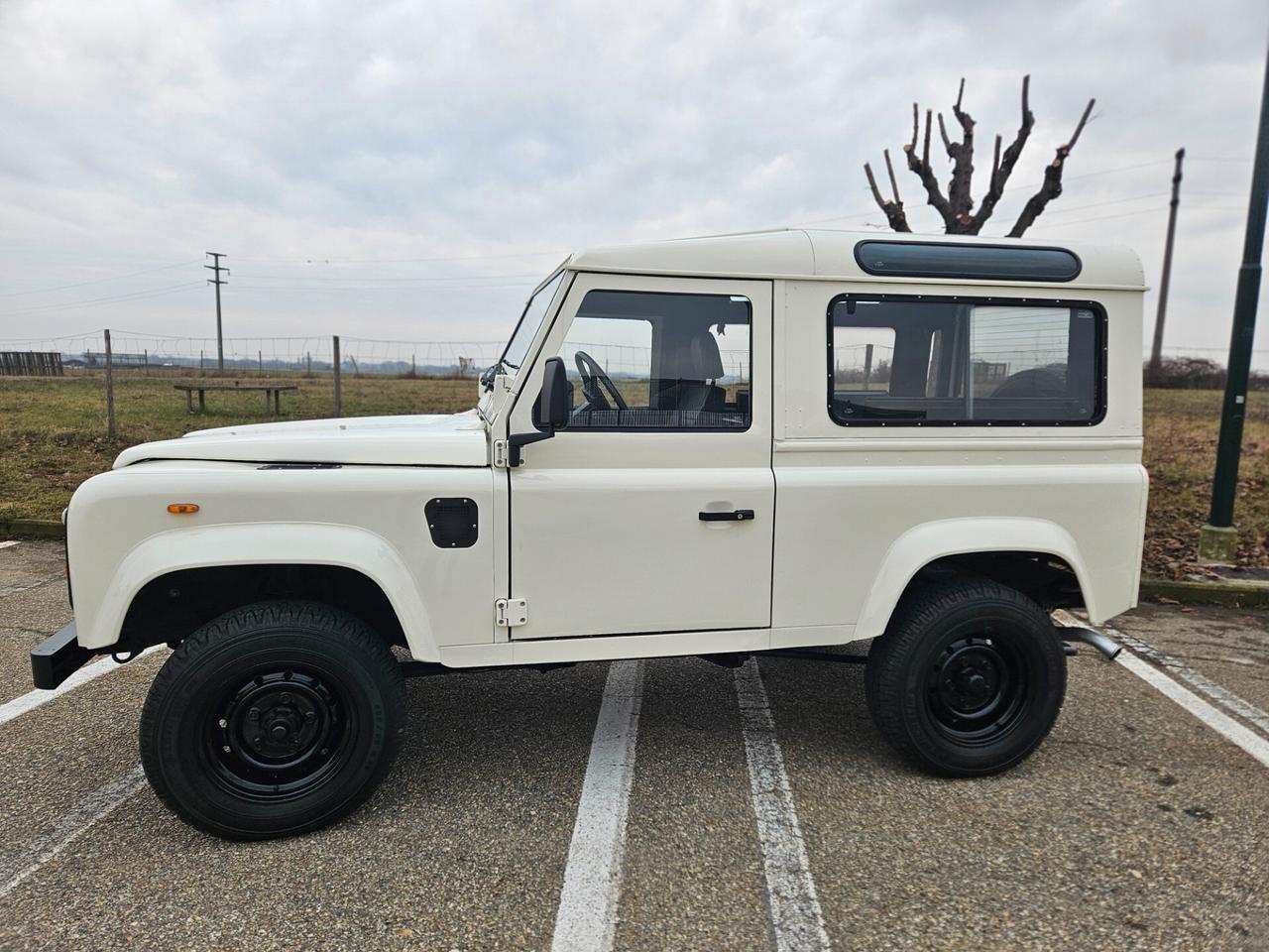 Land Rover Defender 90 turbodiesel Hard-top iscritta ASI
