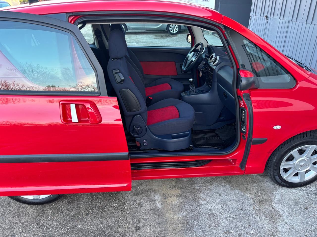 Peugeot 1007 1.4 benzina. Garanzia 12 mesi. Neop..