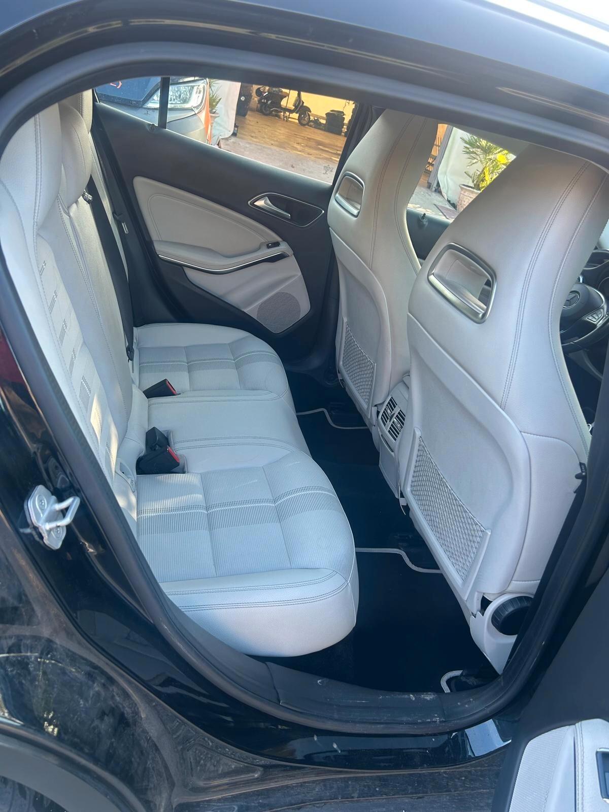 Mercedes-benz GLA 200 180 d Automatic Premium