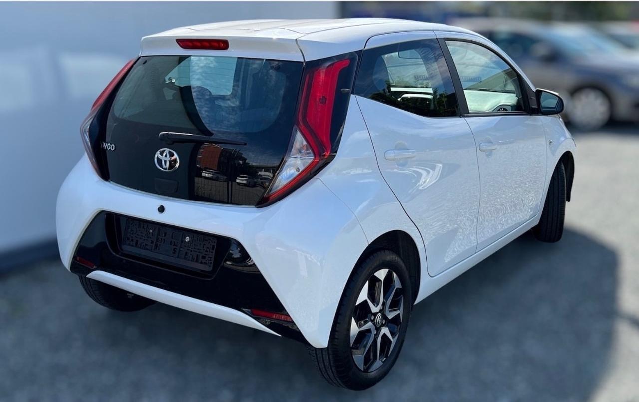 Toyota Aygo 1.0 VVT-i 72 CV 5 porte x-play Manuale