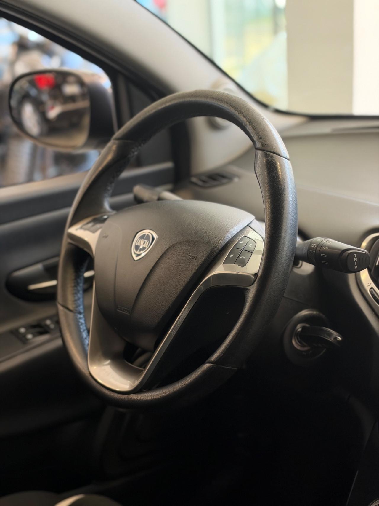Lancia Ypsilon 1.2 69 CV 5 porte GPL Ecochic Silver