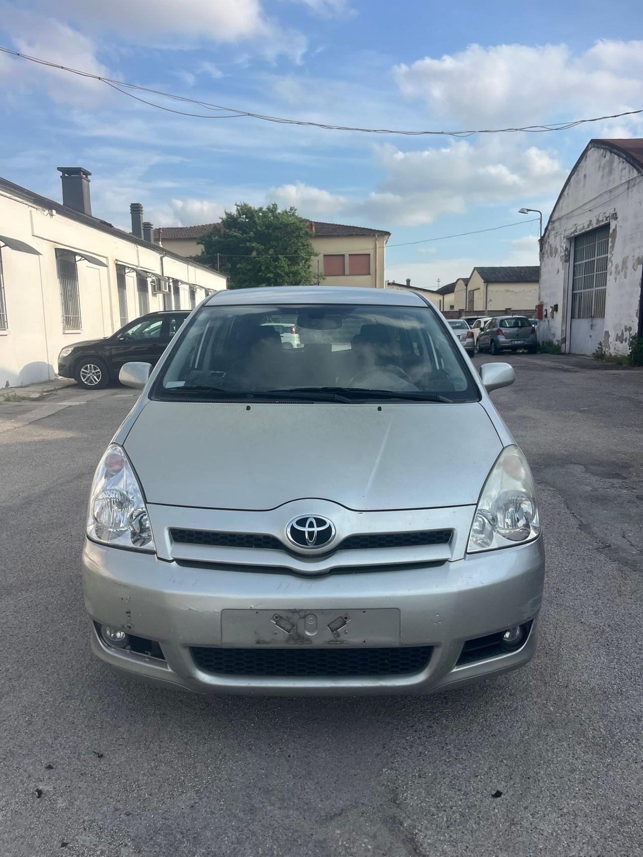 Toyota Corolla Verso 2.2 16V D-4D