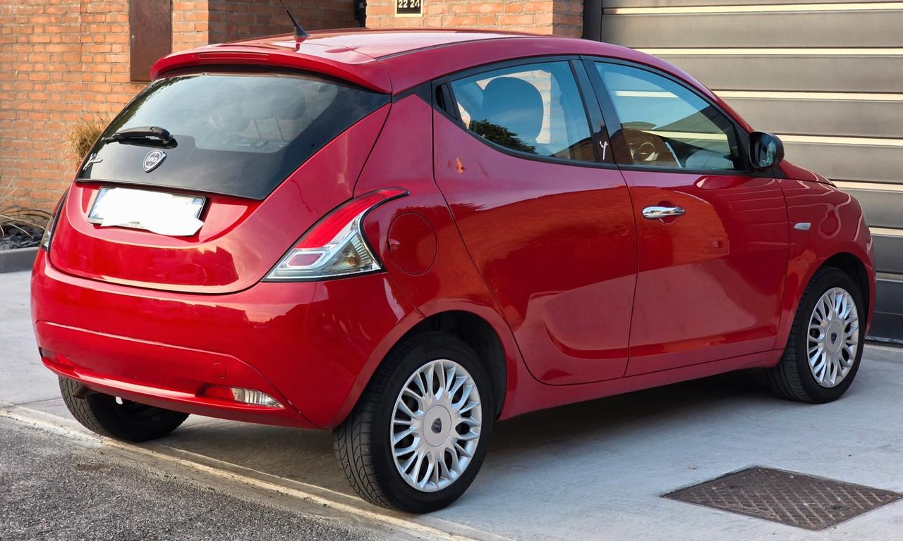 Lancia Ypsilon Platinum benzină 1.2 neopatentati euro6b