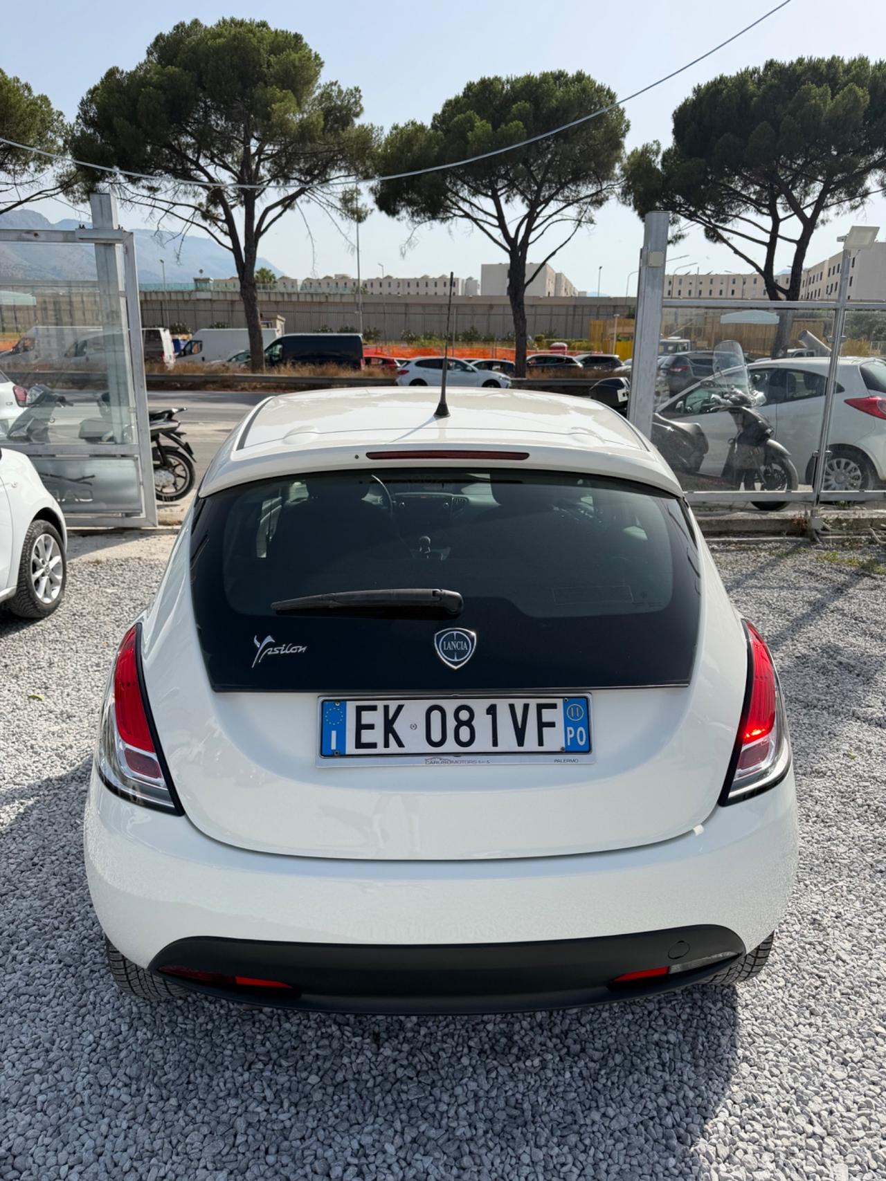 Lancia Ypsilon 1.2 69 CV 5 porte S&S Silver