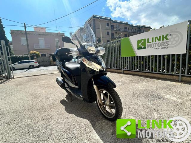 HONDA SH 300 i Bauletto e Visiera inclusi