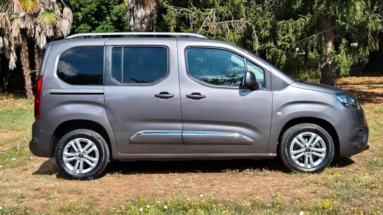 Toyota Proace City Verso 1.2 110 CV S&S Short D Executive 2021 PERFETTA leggi testo