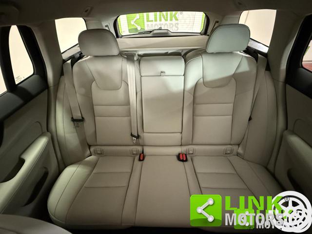 VOLVO V60 B4 (d) aut Ultimate Dark IVA ESP. GARANZIA 24